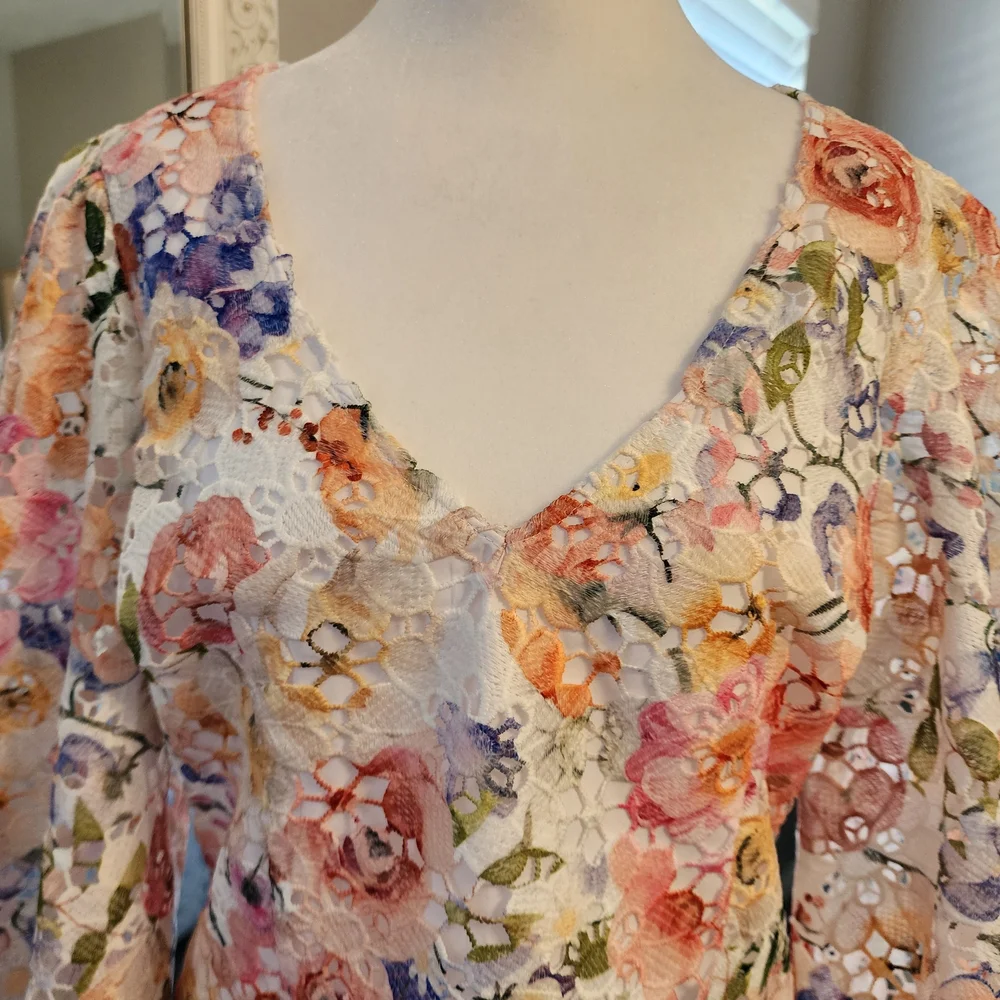 Boston Proper Multicolor Floral V-Neck Top - Picture 3 of 11